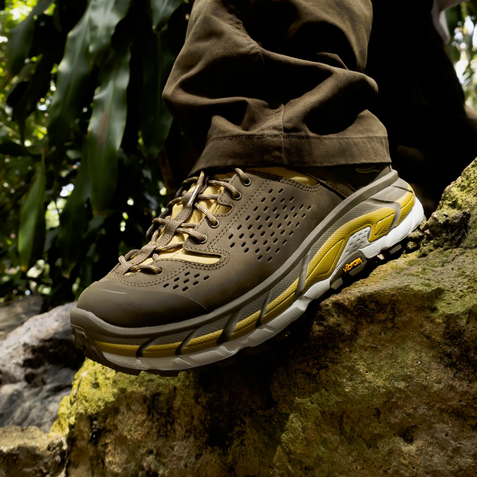 Hoka | Tor Ultra Lo | Dark Olive | 1130310-DOMR.DOMR