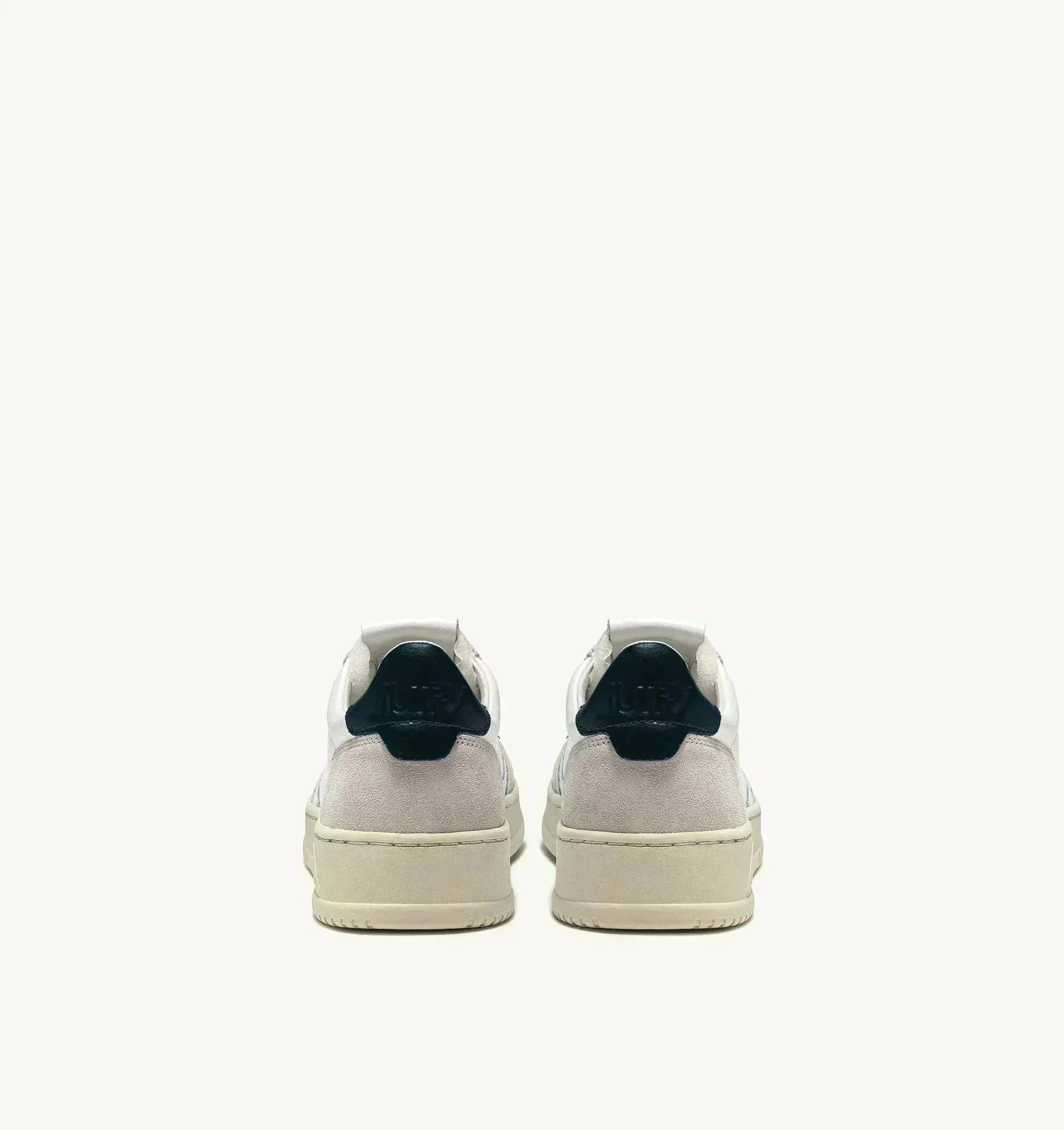 W Medalist Low Sneakers